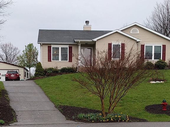2nd image of 750 Warren Ct