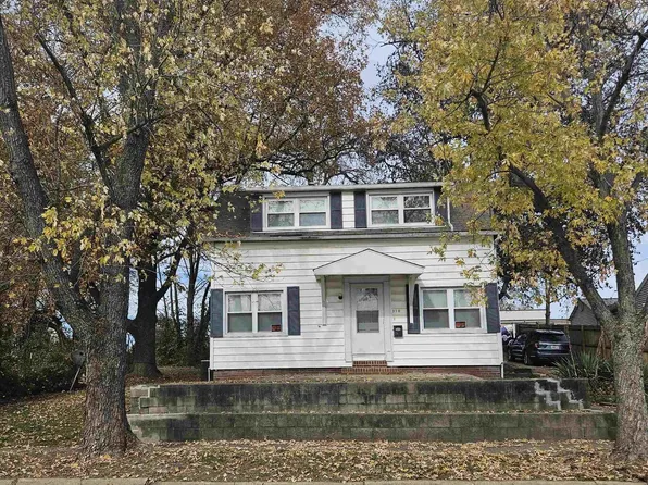 310 E South St, Harrisburg, IL 62946