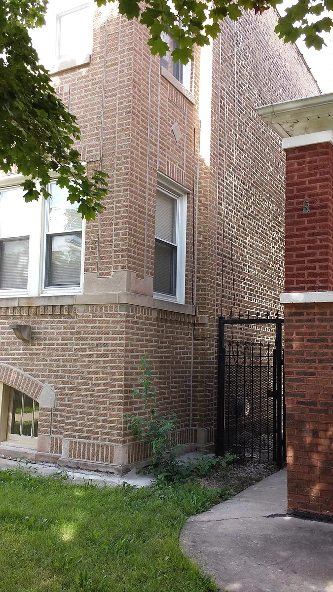 Building Photo - 5248 W Altgeld St #G