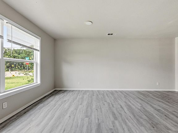 4th image of 1310 Stone Dr