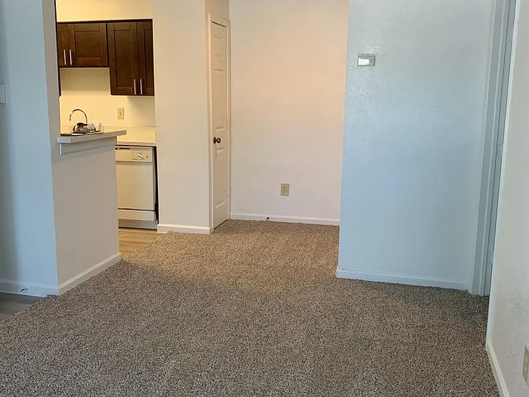 Emerald Cove Apartments — Photo 70