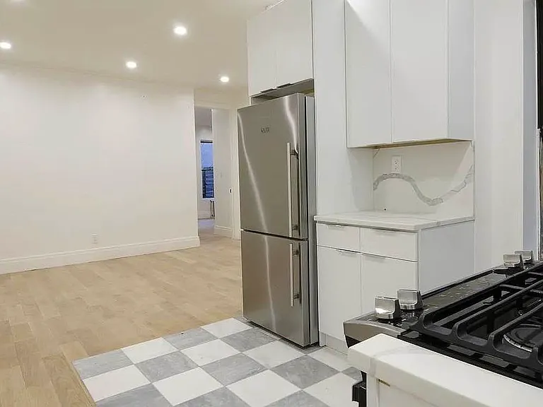 251 Pacific St #5 — Photo 4