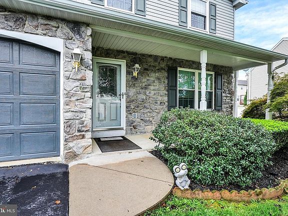 3rd image of 4109 Juniper Dr