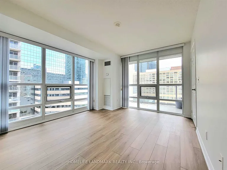 761 Bay St #402 — Photo 9