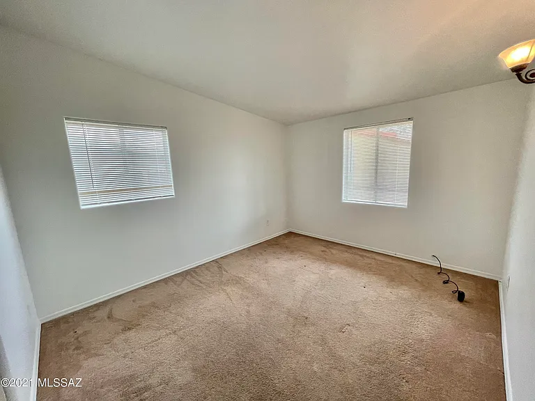 233 S Avenue B — Photo 8