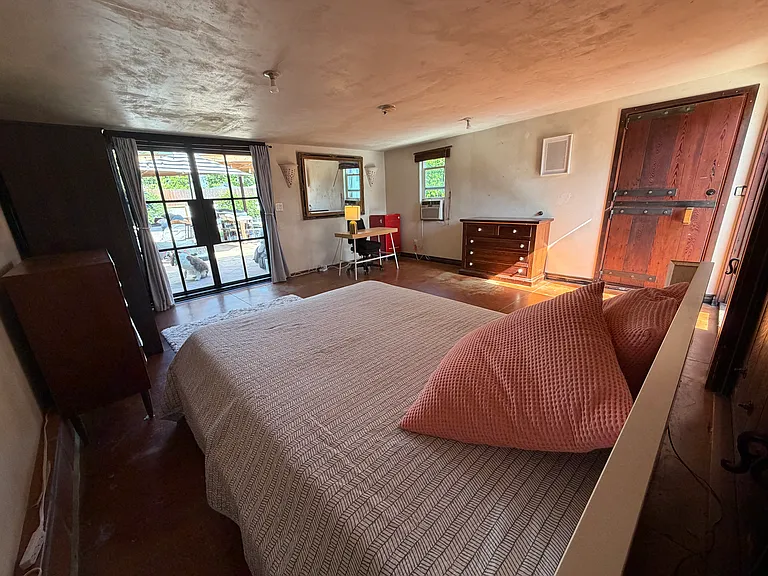 252 S Griffith Park Dr — Photo 24