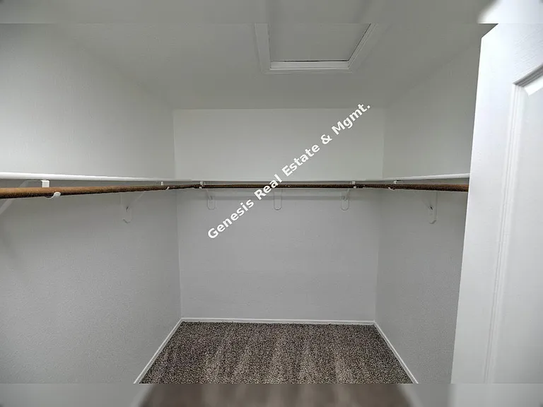10019 N Roxbury Dr — Photo 9