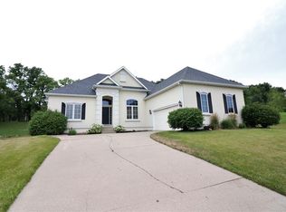 6680 Eagle Ridge Dr, Johnston, IA 50131