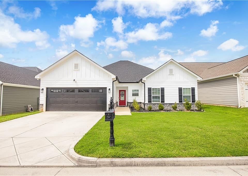 1st image of 17 Ivy Ln