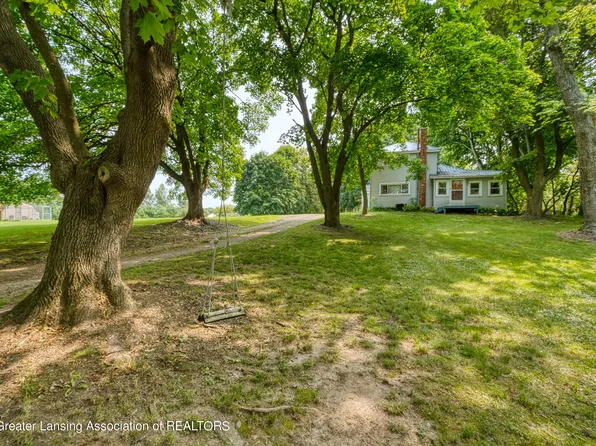 6733 S Loomis Rd, Dewitt, MI 48820