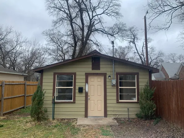 714 W 9th St, Bonham, TX 75418