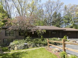 2211 Crosswind Dr, Kalamazoo, MI 49008