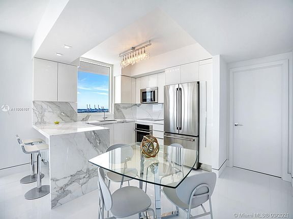 4th image of 10 Venetian Way APT 2305