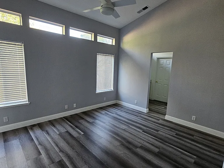 8409 Thornbury Dr — Photo 3