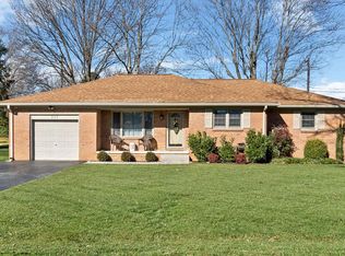 207 Sherwood Dr, Hopkinsville, KY 42240