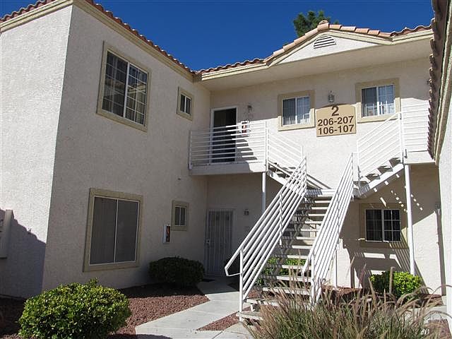 1st image of 1900 N Torrey Pines Dr Unit 206