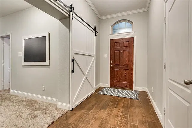 4 bed, 2.5 bath, 2672 sqft, $3,100 — Photo 2