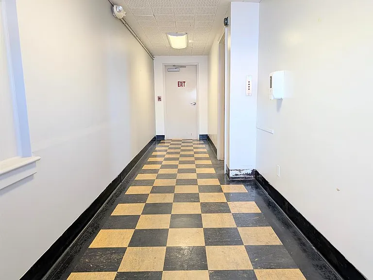 1071 E Main St #1 — Photo 25