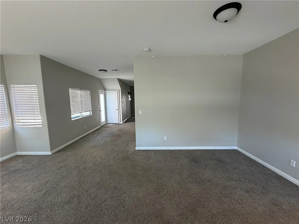 4 bed, 2.5 bath, 2205 sqft, $2,400 — Photo 3