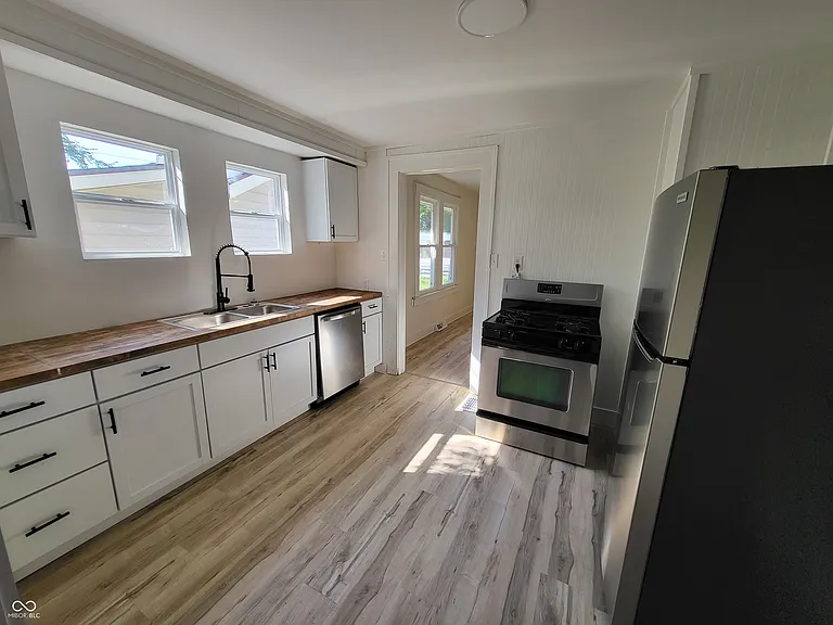 2462 Main St — Photo 6