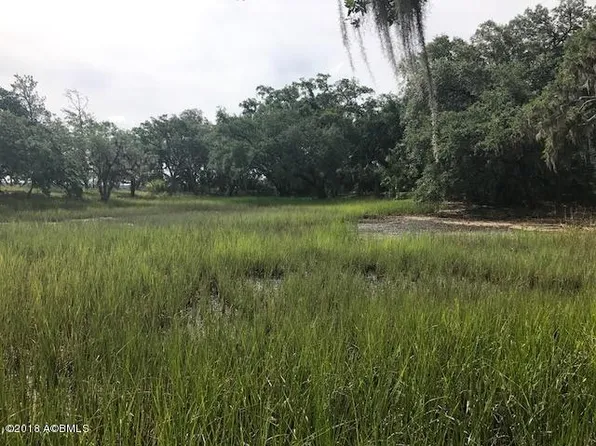 28 Dolphin Point Dr, Beaufort, SC 29907