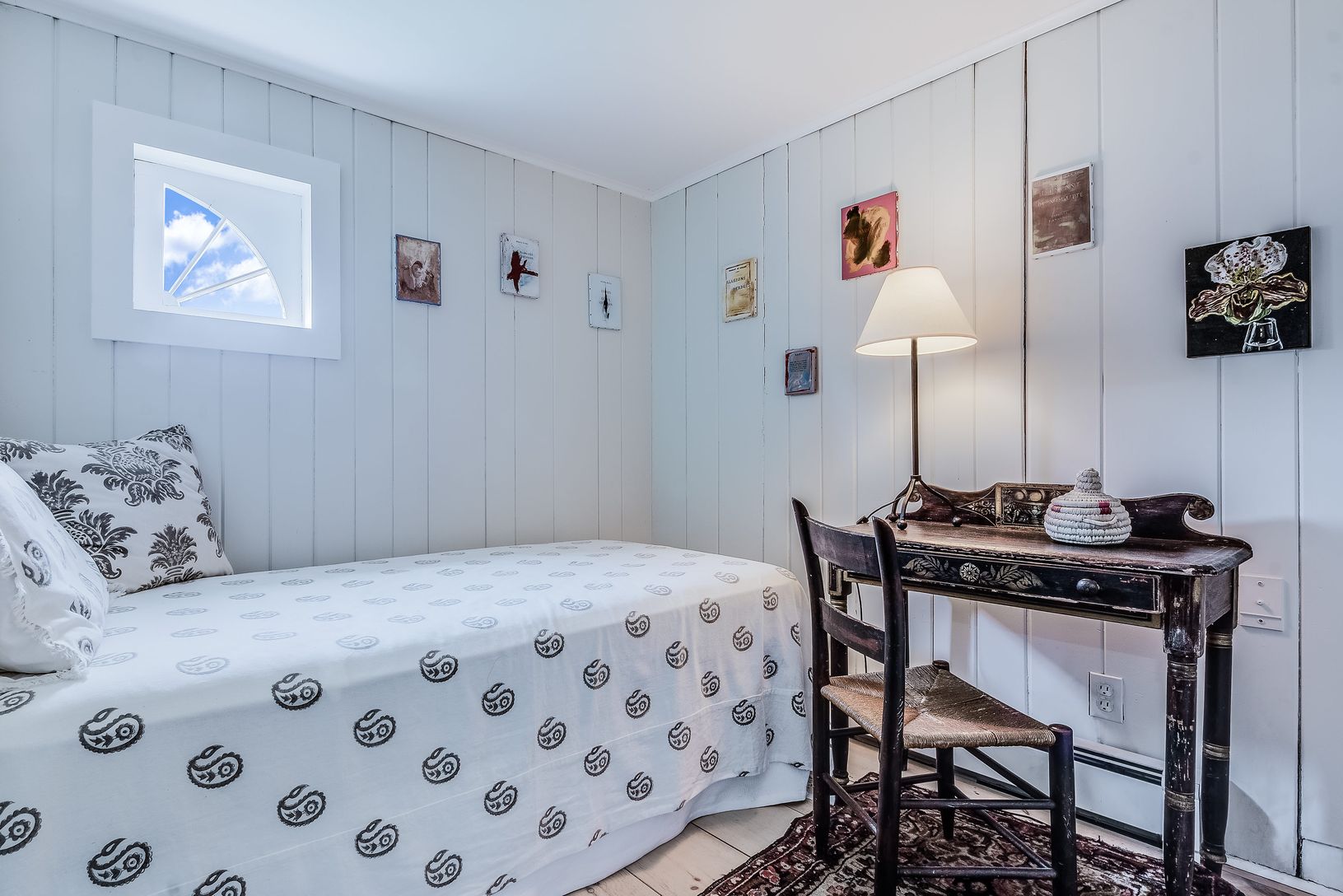  Farmhouse Guest Bedroom