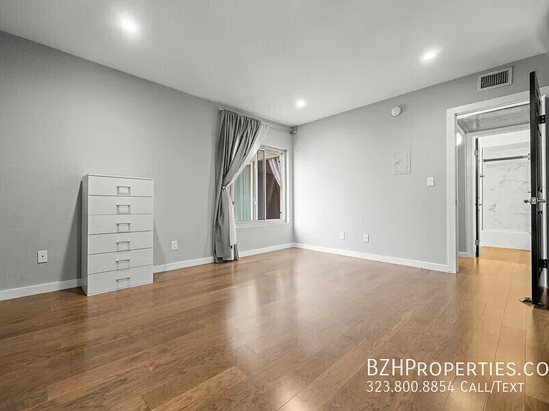 141 S Clark Dr #412A — Photo 18