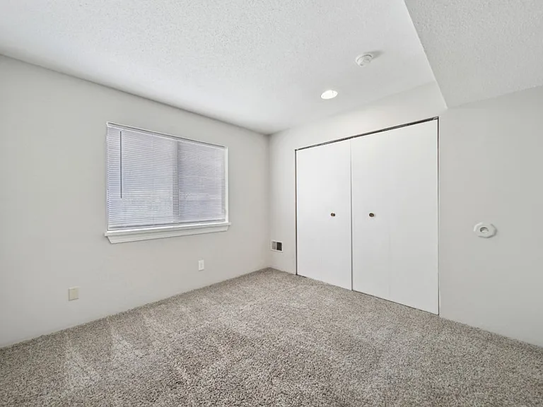 Fox Grove Apartments — Photo 18