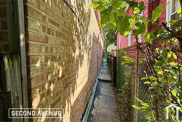 8028 S Union Ave — Photo 2