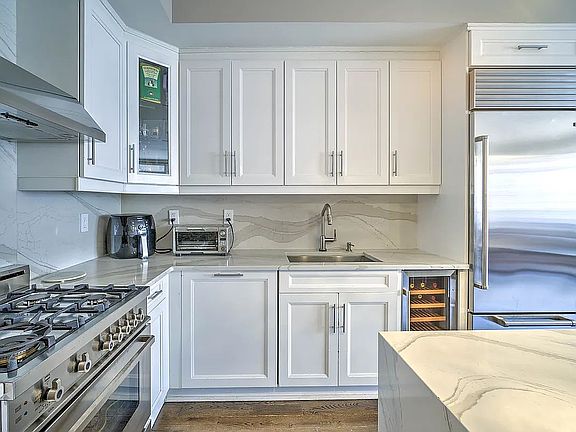 4th image of 425 E 13th St APT 5A