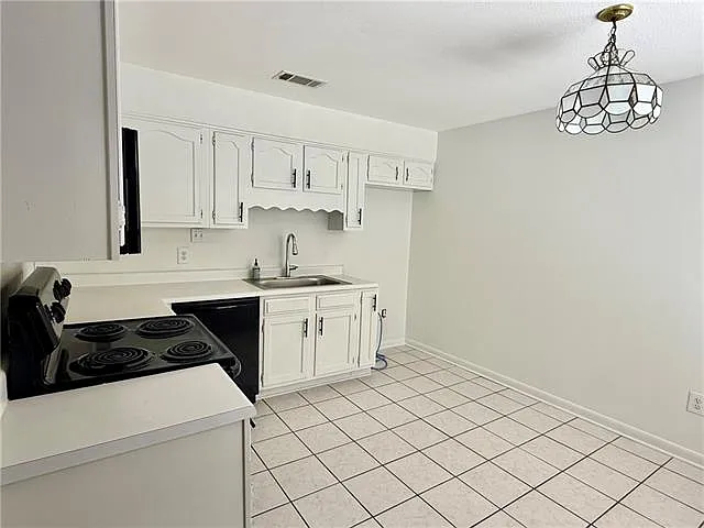 1207 W 19th Ave — Photo 3