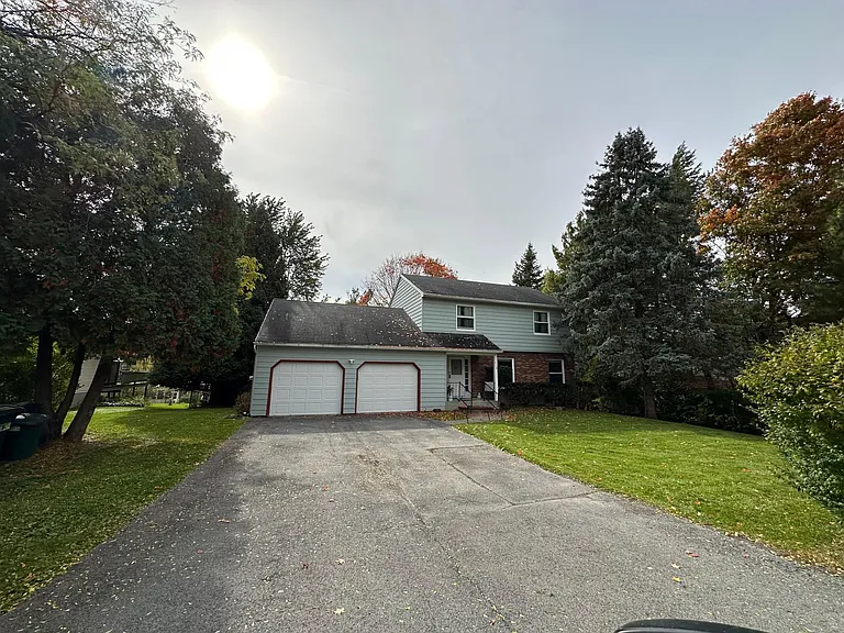 215 Eastern Heights Dr #1 — Photo 2