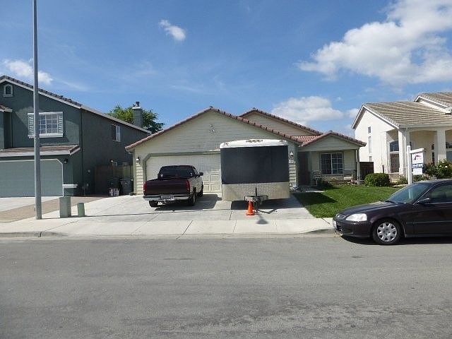 1st image of 100 San Tropez Dr