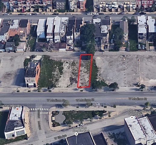2nd image of 2824 W Madison St