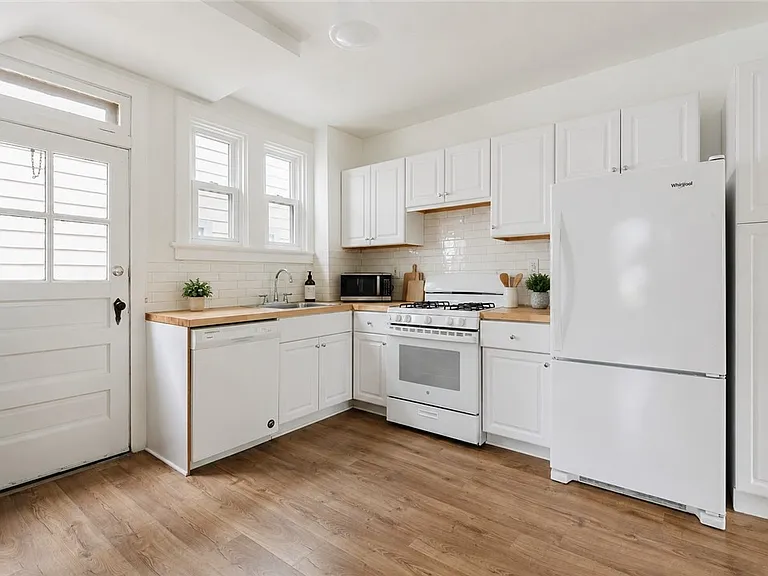 2651 Pioneer Ave — Photo 5