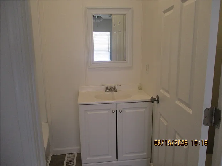 569 Harbor Dr — Photo 12
