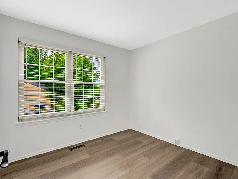 1848 Heather Glen Ct — Photo 33