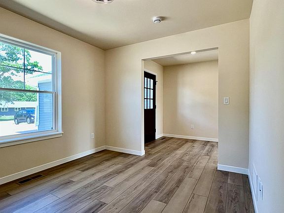 4th image of 1347 Knapp Street