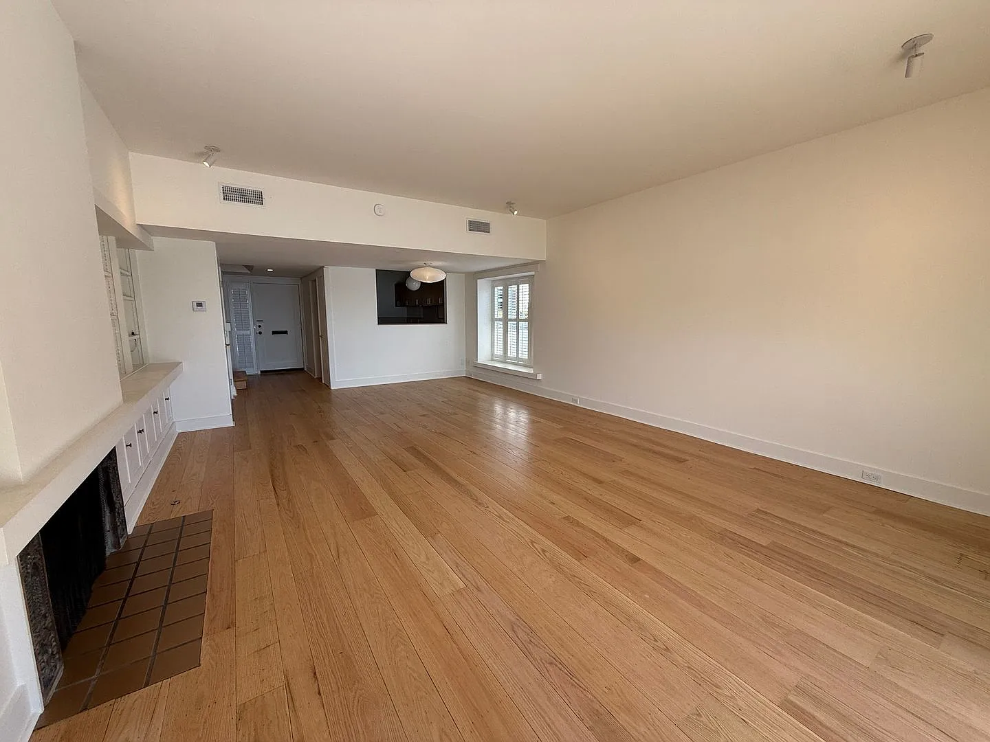 16-20 Beach — Photo 3