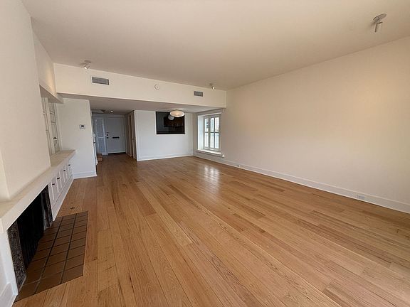3rd image of 16 Beach Rd #20