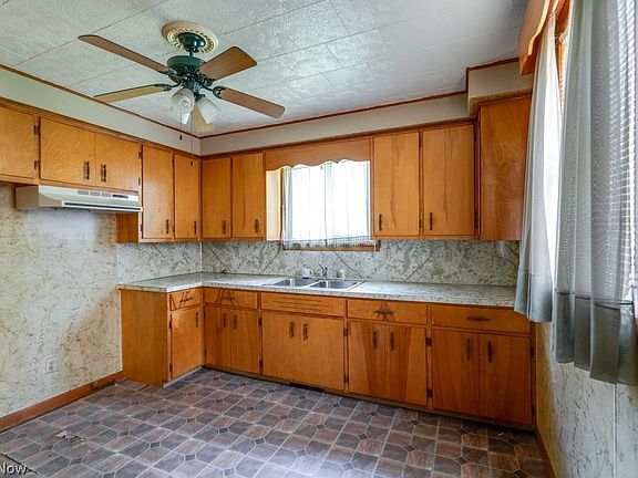 3rd image of 1031 Pike St