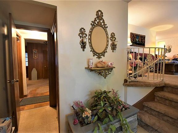 3rd image of 6853 Greenbriar Dr