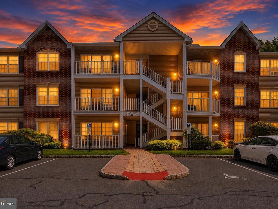 1st image of 85 Cheverny Ct