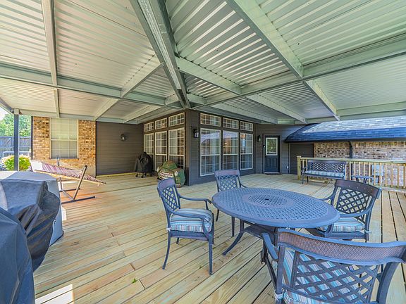 5th image of 1658 Pepper Tree Ln
