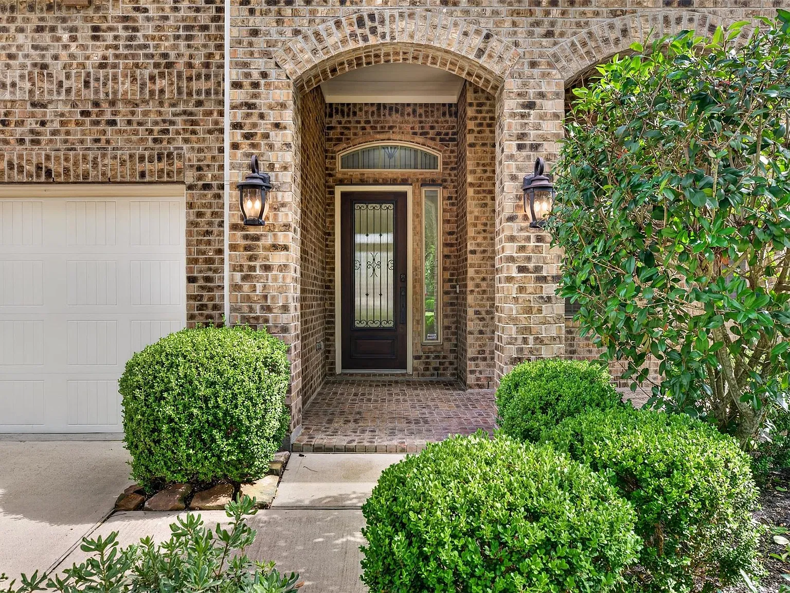 4 bed, 4.0 bath, 2845 sqft, $3,100 — Photo 2