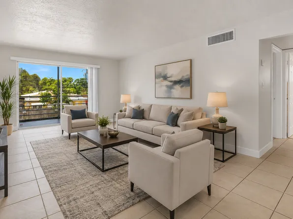 1735 Dewey St, Hollywood, FL