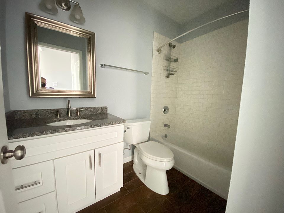 1st image of 1057 W Grand Ave APT 3M