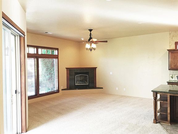 3rd image of 149 Bellerive Dr
