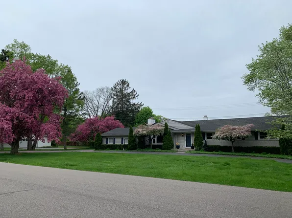 6386 Thorncrest Dr, Bloomfield Hills, MI 48301
