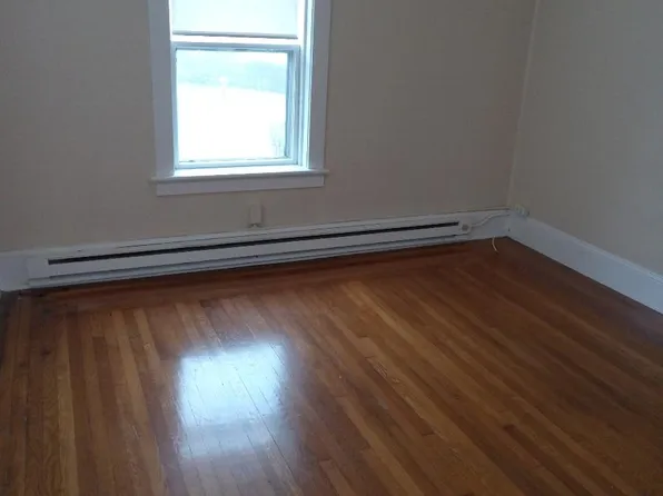 144 Van Zandt Ave APT 11, Newport, RI 02840